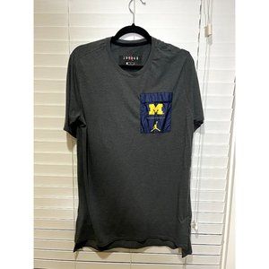 Jordan Brand Michigan Wolverines Mens Large Charcoal Grey Pocket T-Shirt NCAA‎